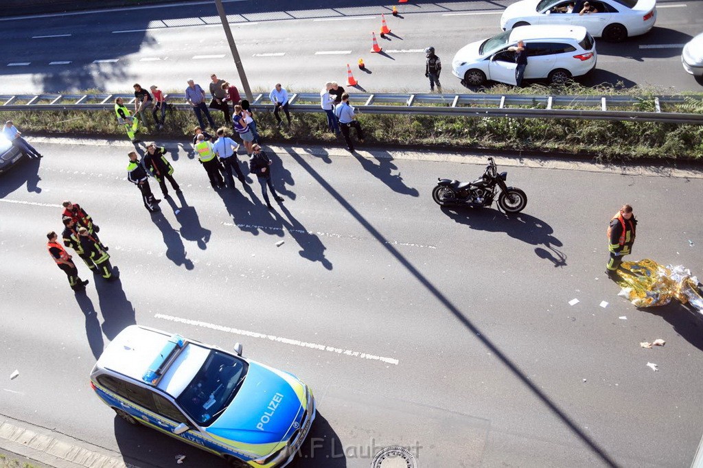 Einsatz BF Koeln Christoph 3 auf der A 57 Rich Neuss P17.jpg